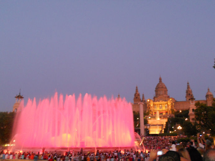 Волшебный фонтан, Площадь Испании и Национальный дворец