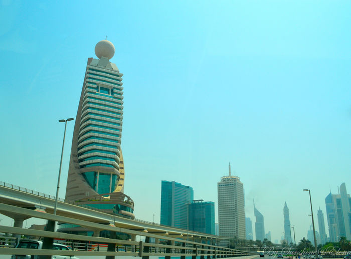 Downtown Дубая трасса Шейха Зайеда и высотки