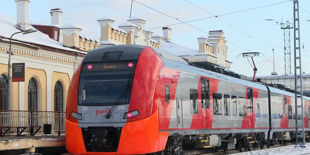 Поезд Ласточка: Быстрый и Комфортабельный Путь из Москвы в Санкт-Петербург