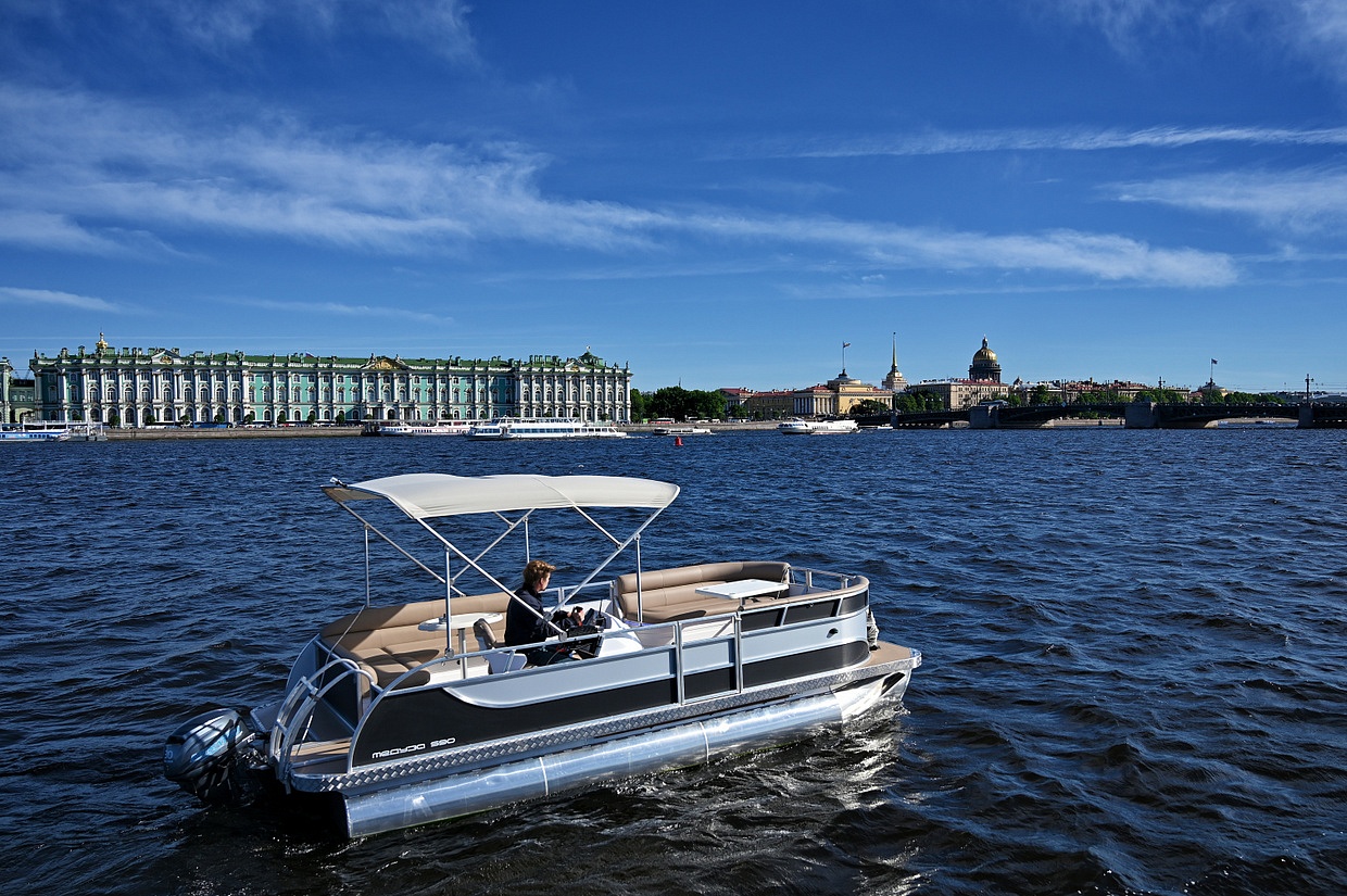 Аренда катера в Санкт-Петербурге